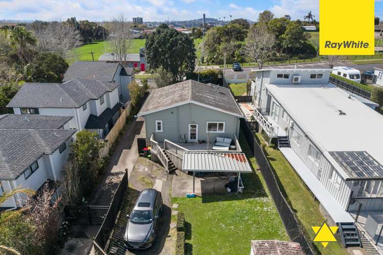 37 Willerton Avenue New Lynn_16