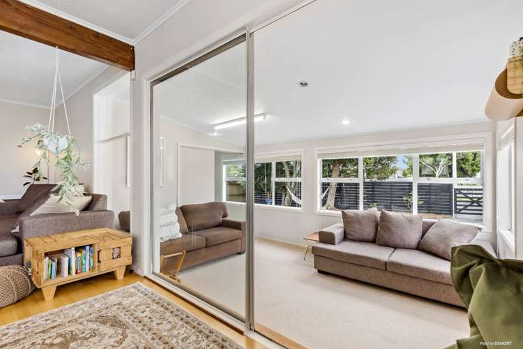 37b Cobham Crescent Kelston_7