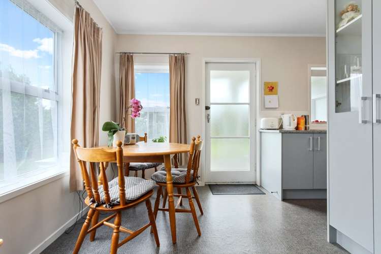 82 Royal View Road Te Atatu South_11