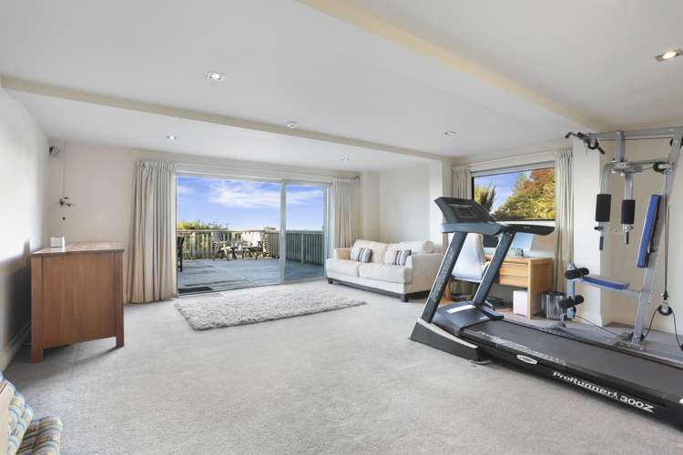 535 Scenic Drive Waiatarua_21