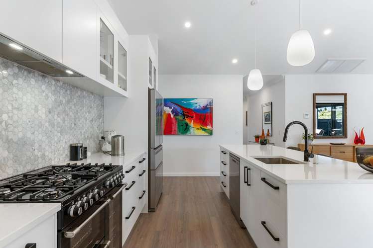 61 Queen Charlotte Drive Aotea_7