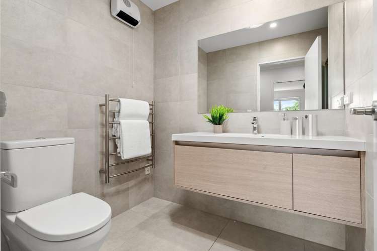 19 Matairangi Avenue Totara Heights_14