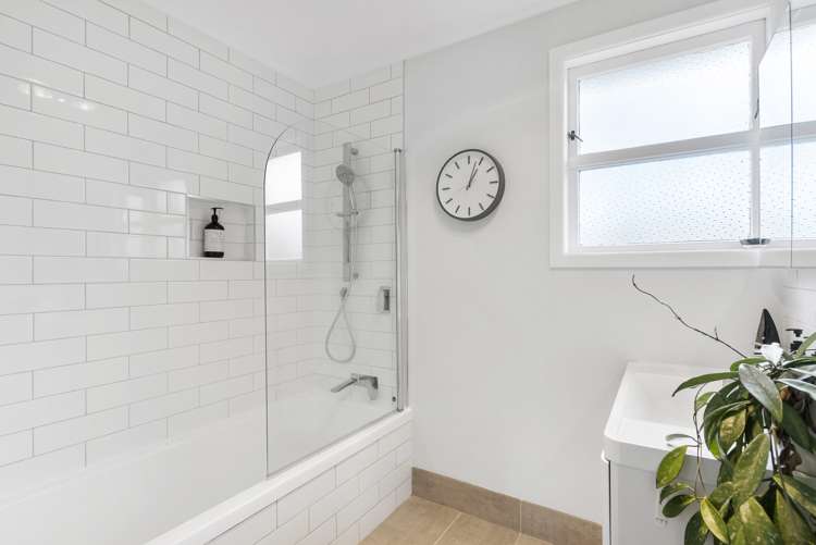 25 Crocombe Crescent Beach Haven_11