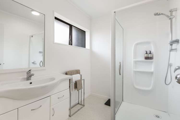 2/10 Corrella Road Belmont_11