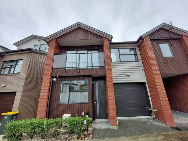 Large 3 Bed Townhouse