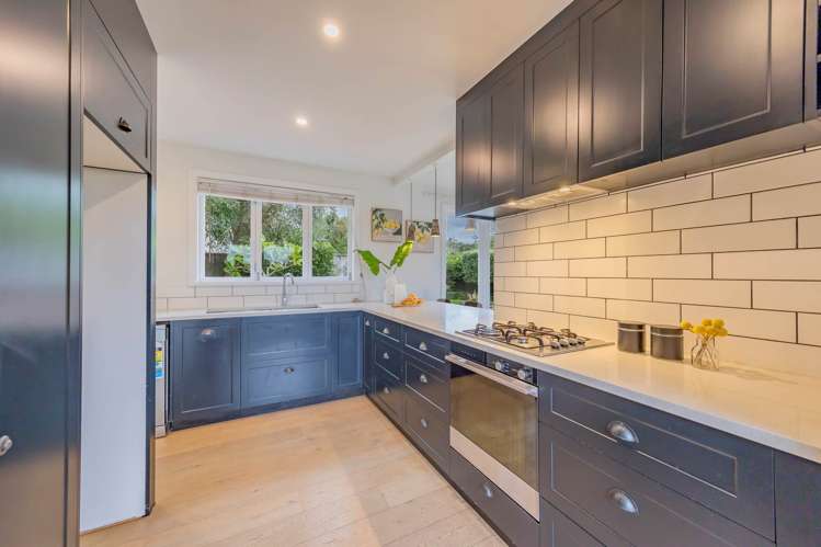 12 Bayside Avenue Te Atatu South_20