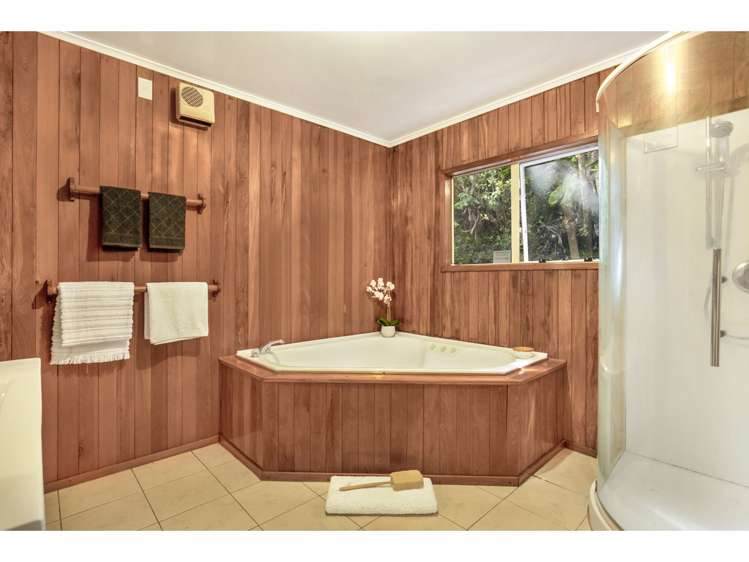 17 Scenic Drive Titirangi_12