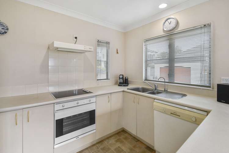 2/5 Ribbonwood Crescent Goodwood Heights_4