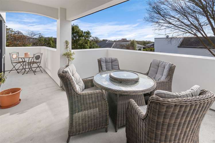 9 Travis Country Drive Burwood_23