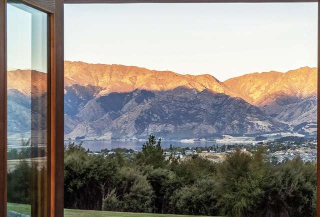 Stunning Lake Hawea Views - Rare 4.5 Acre Property