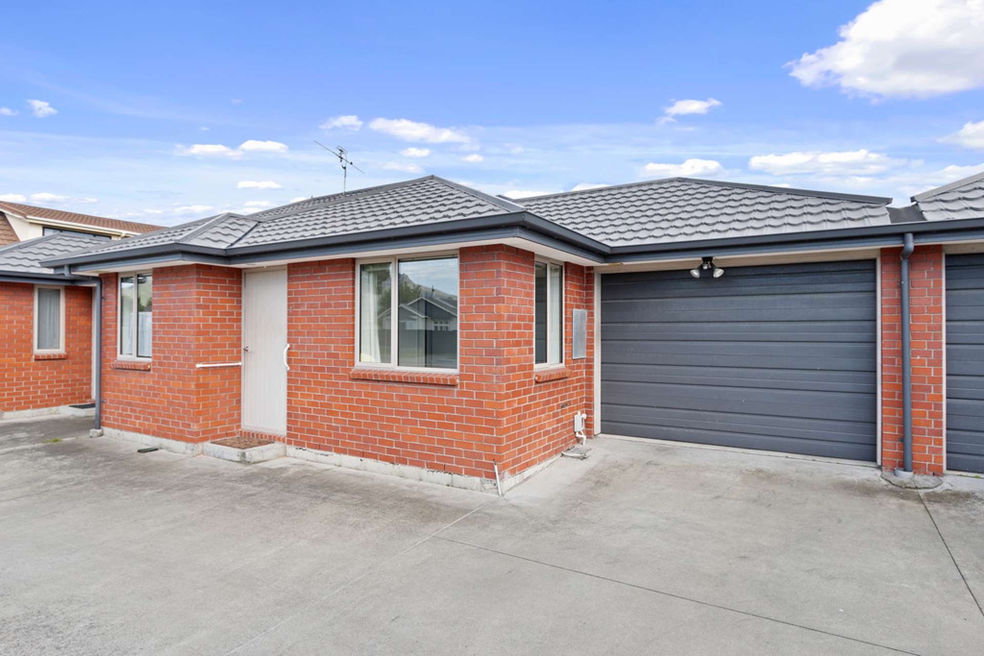 2/690 Ferry Road Woolston_0