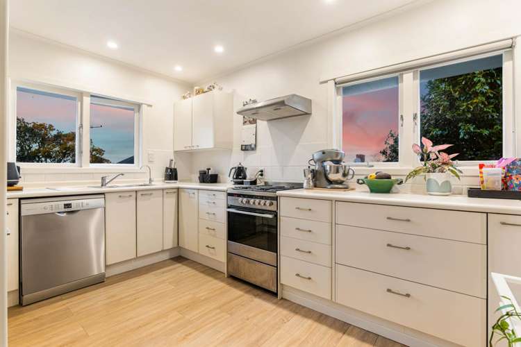 56 Lake Road Narrow Neck_12