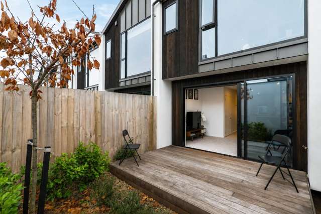 2/24 Devonport Lane St Albans_1
