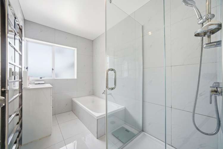 2/154 East Coast Road Forrest Hill_13