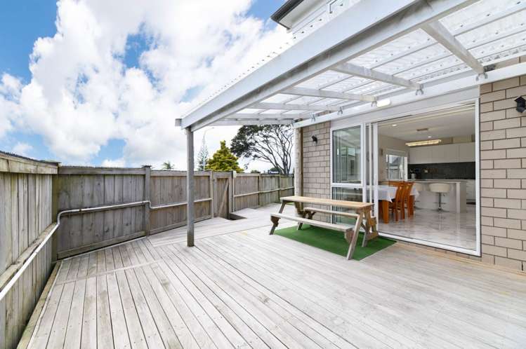 41 Bordeaux Parade Te Atatu South_13