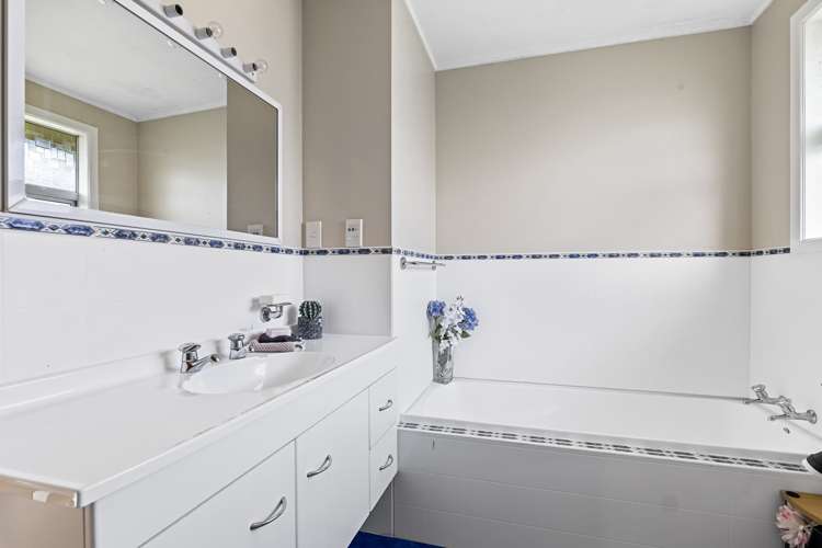 291 Glover Road Hawera_12