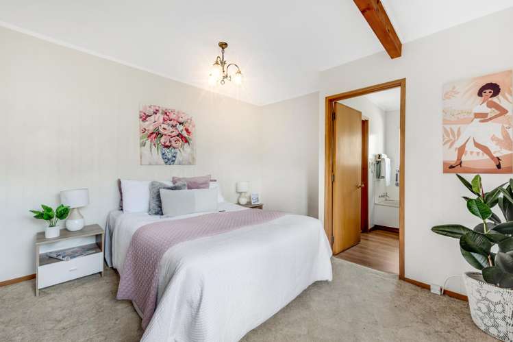 2/10 Dayspring Way Pakuranga_13