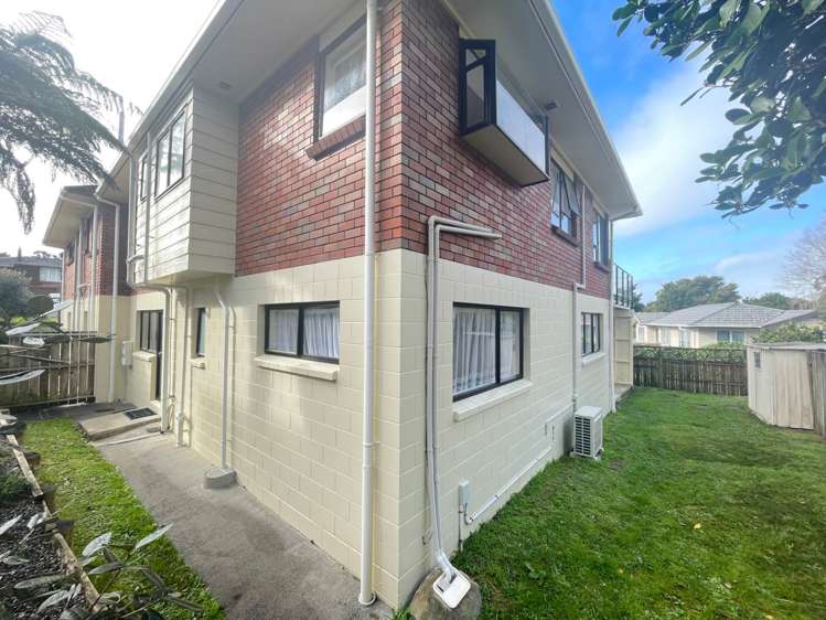 2/11 Glenfern Road Mellons Bay_13