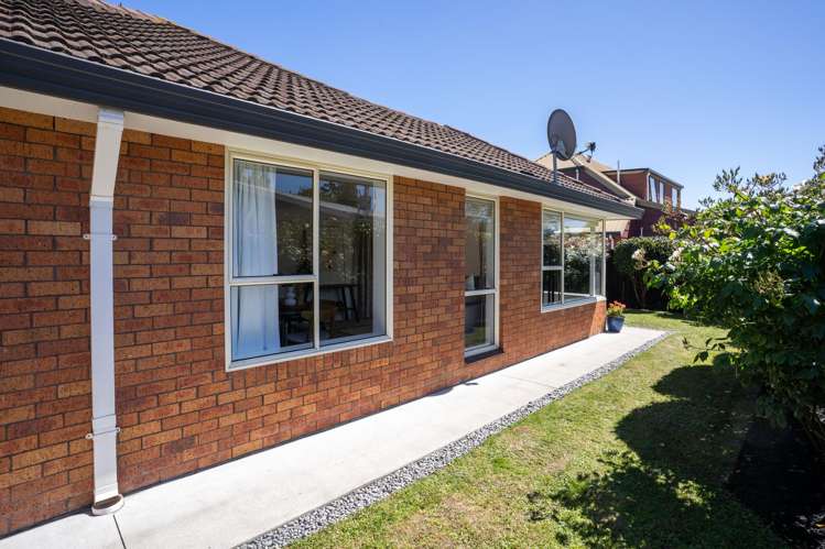 2/3 Cottesmore Close Burnside_25