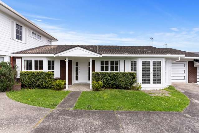 Contemporary Charm in Takapuna – A Rare Find!