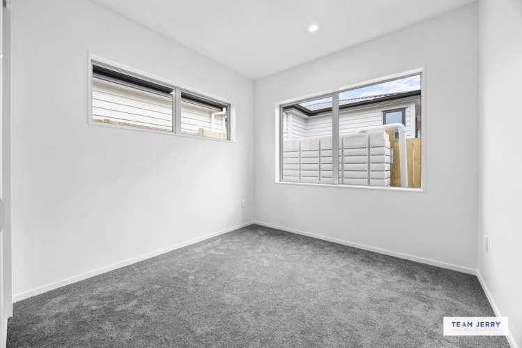 44 Furlough Road Opaheke_17