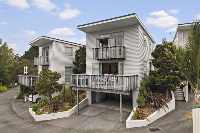 Bush Views, Pool & City Convenience