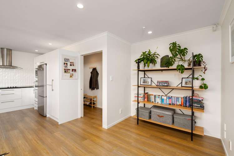 2/14 Bentley Street Russley_7