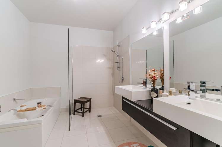 27 Gilkison Street Halfway Bush_10