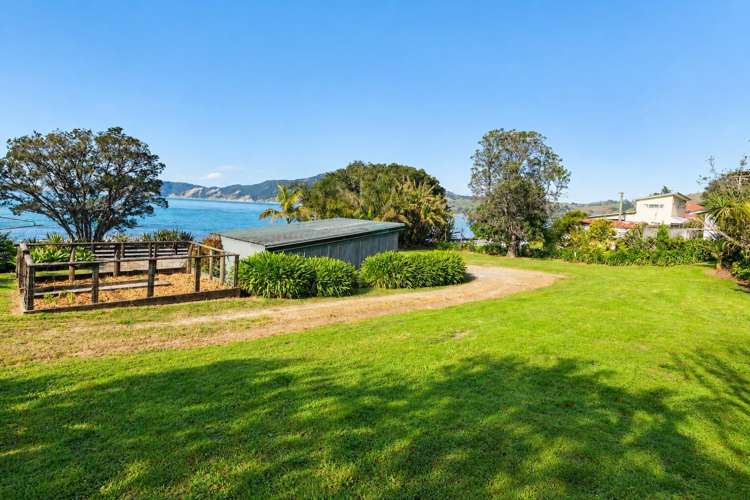 165 Beach Road Tokomaru Bay_23