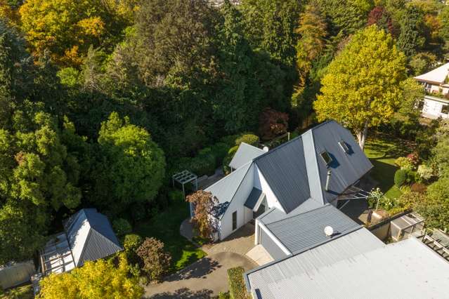 Solid, private home in Springlands