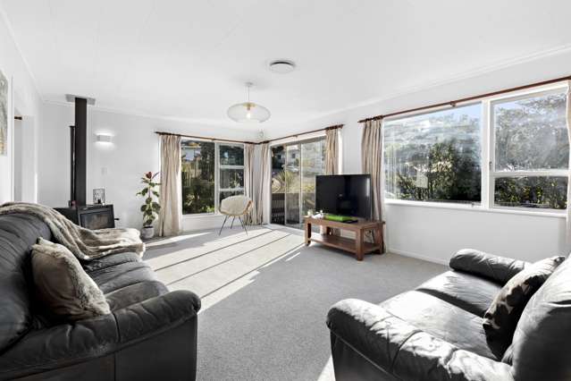 48 Thurleigh Grove Karori_1