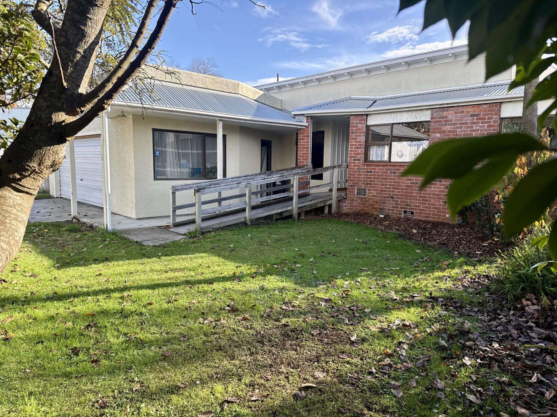 24 Savage Crescent West End_0