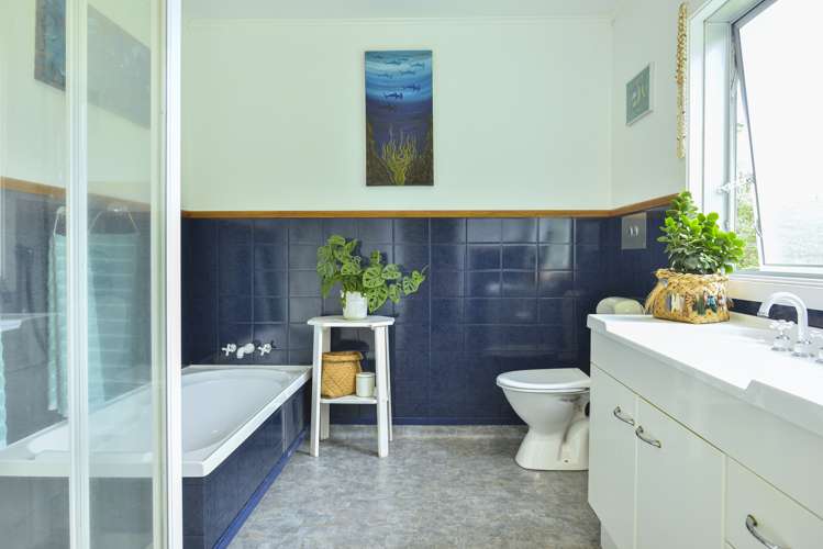 27 Ymca Road Mahia_16