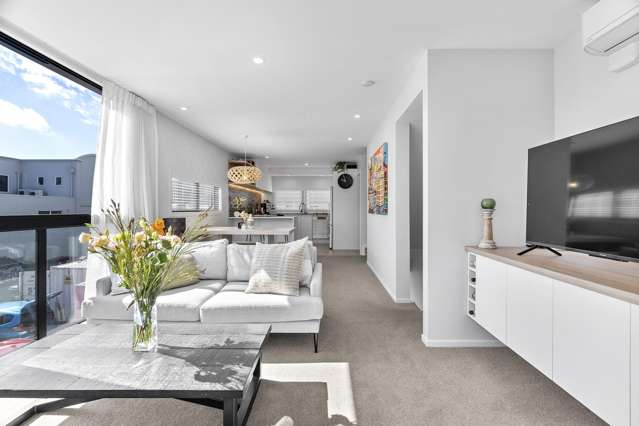 8/17 Victoria Road Mount Maunganui_1