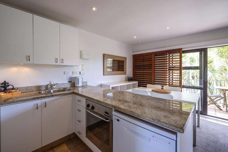 1F/3-7 Fourth Avenue Onetangi_9