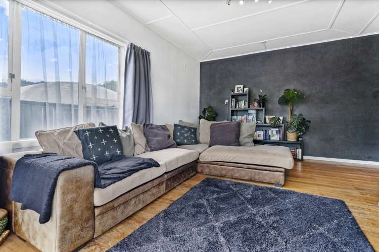 38 Hall Crescent Epuni_6