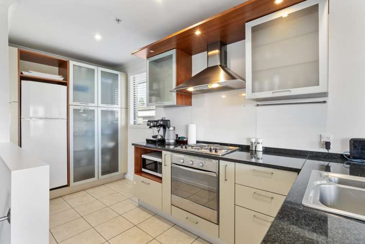312/136 Marine Parade Mt Maunganui_5