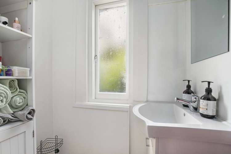 26 Seabrook Avenue New Lynn_13