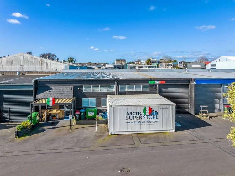 Units 3 & 4, 10 Olive Road Penrose_3