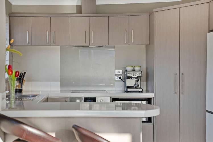 24 Sovereign Boulevard_5
