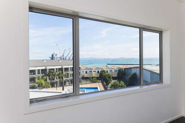 203/4 Reads Quay, Marinaview Gisborne_1