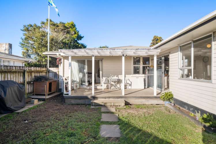 42 Cobham Crescent Kelston_14