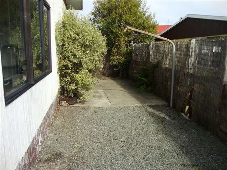 4/13 Derby Street Stoke_9