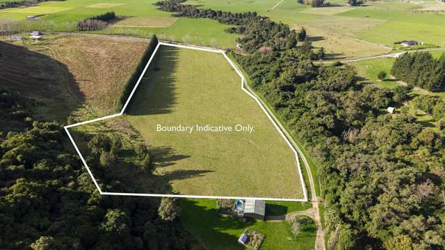 Peaceful lifestyle block - 3.941ha of quiet country living!