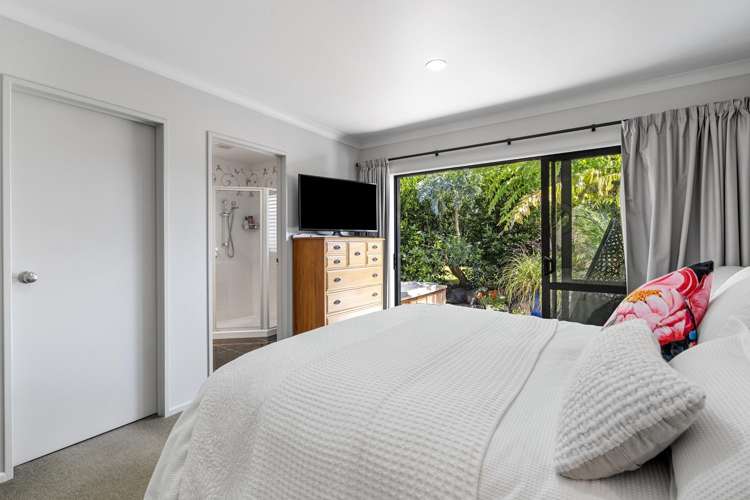 18 KO PLACE Pyes Pa_13