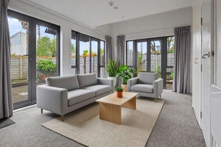 24A/30 Westward Ho Glen Eden_1