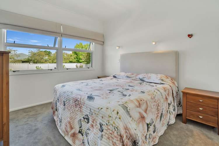 915 Harding Road Camberley_12