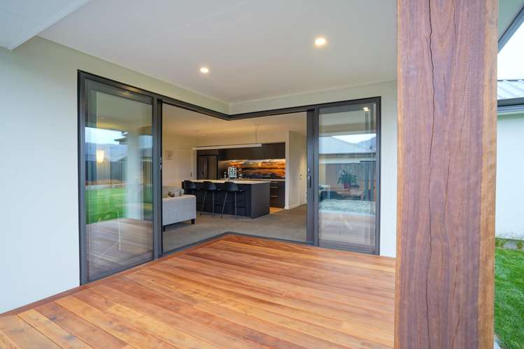 151 high Street Leeston_11