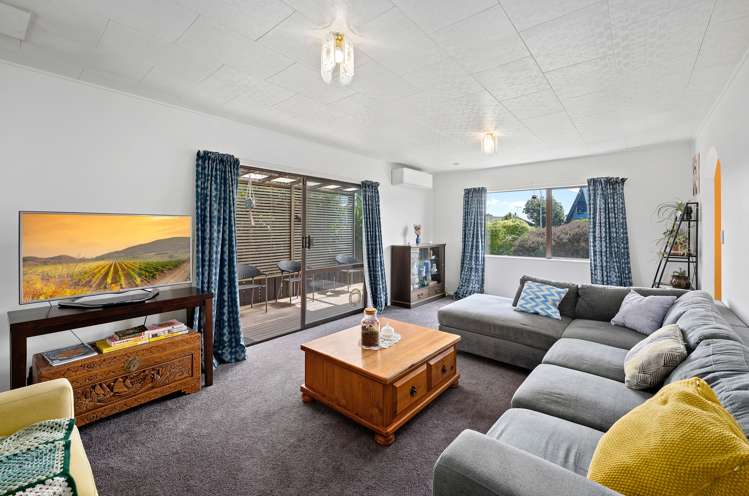 11 Simcox Street Otaki Beach_11