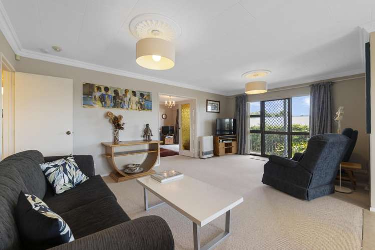 8 La Salle Drive Westown_1